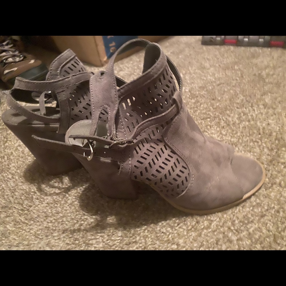 American eagle heels